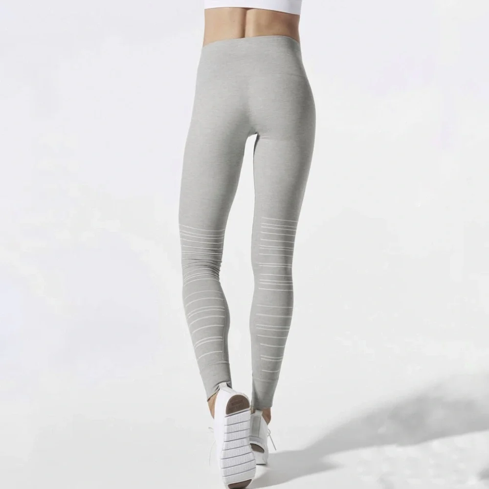 Blanqi SportSupport Hipster Cuffed Legging in Dove Grey Size Medium - Picture 3 of 7
